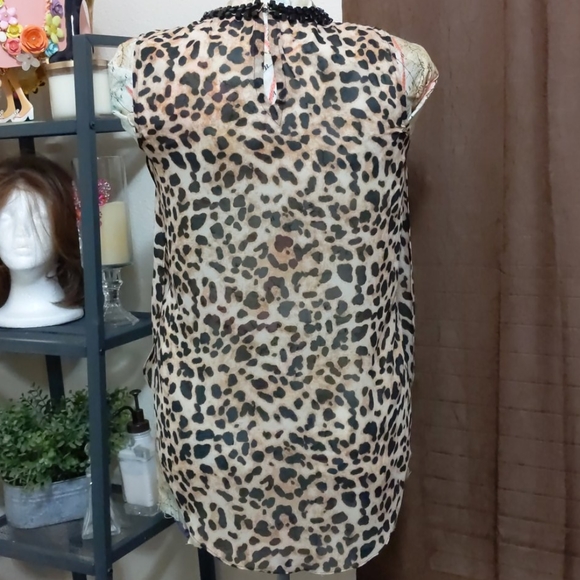 Vince Camuto leopard print sleeveless top - Picture 3 of 5